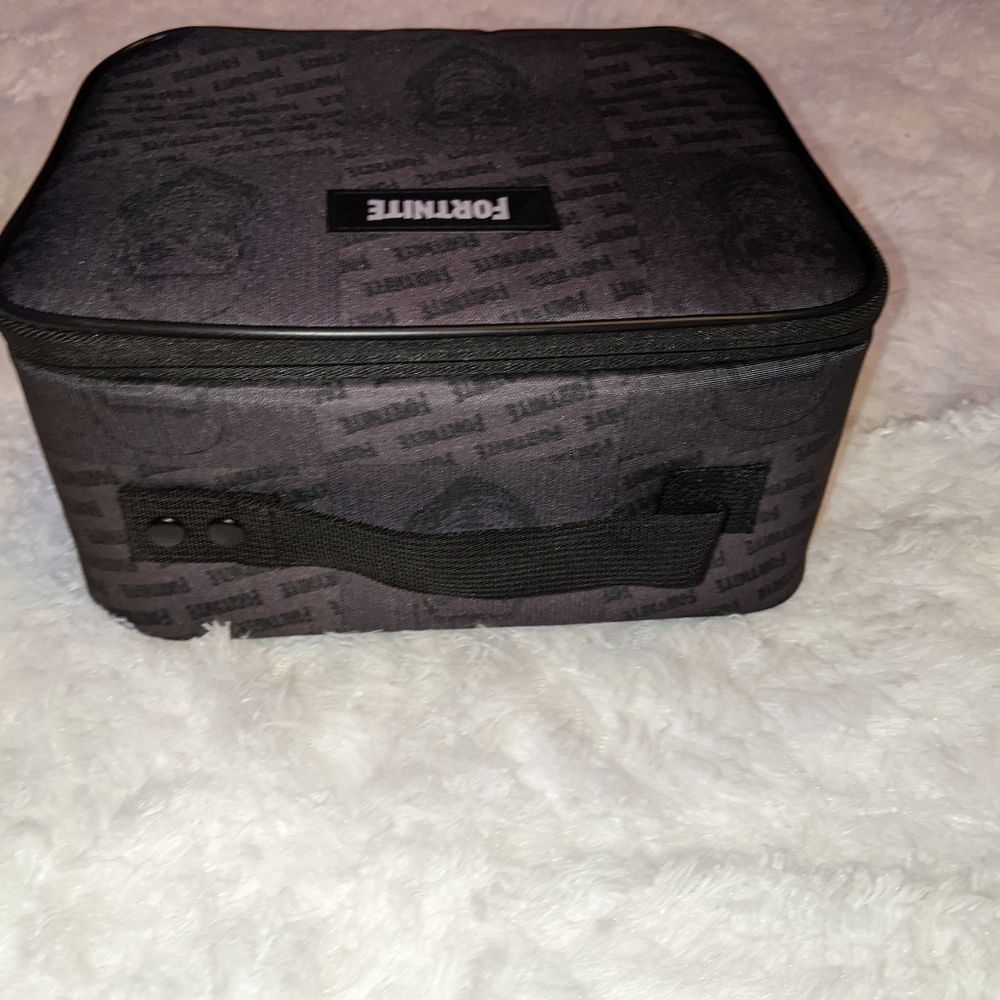 Nwts Fortnite black skull lunch box - Picture 14 of 16